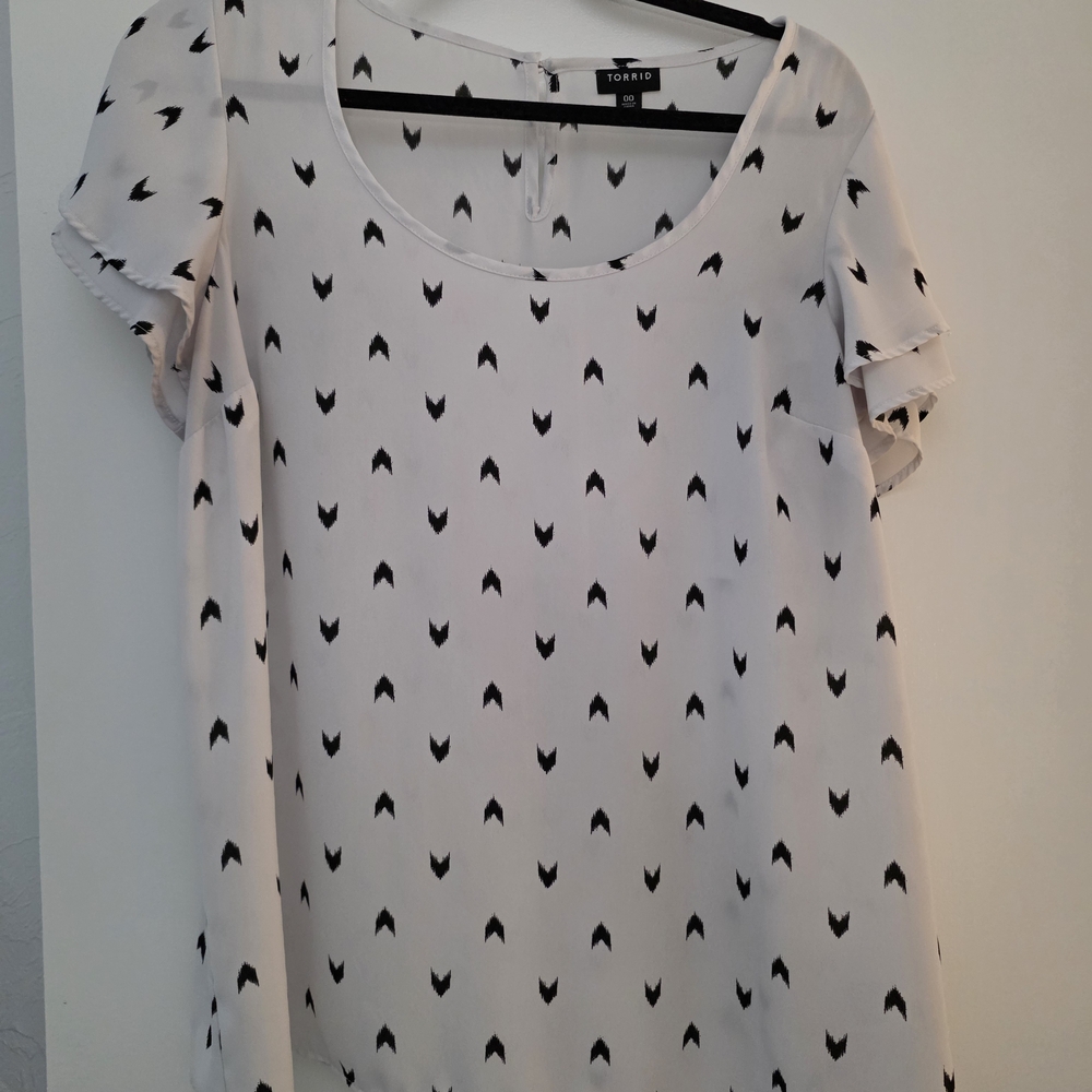 TORRID White and Black Women's Top